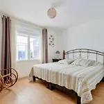 Holiday home - 6 Personnes, Maison Piscine