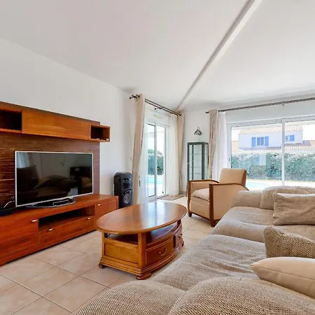 - 6 Personnes, Maison Piscine *