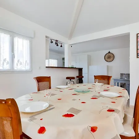 - 6 Personnes, Maison Piscine