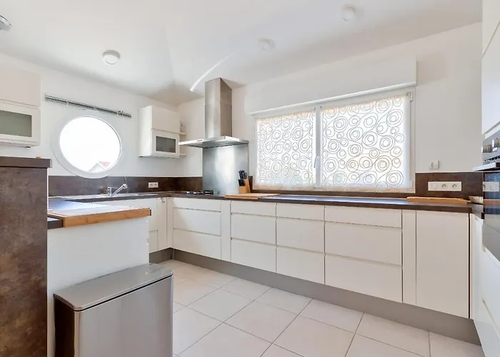 - 6 Personnes, Maison Piscine Hébergement de vacances Le Fenouiller