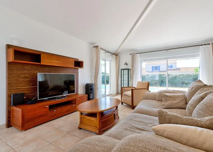 - 6 Personnes, Maison Piscine *