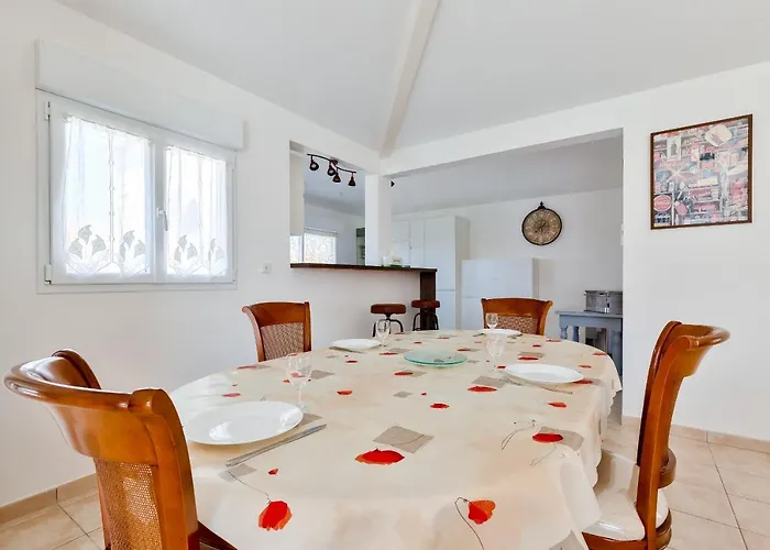 - 6 Personnes, Maison Piscine