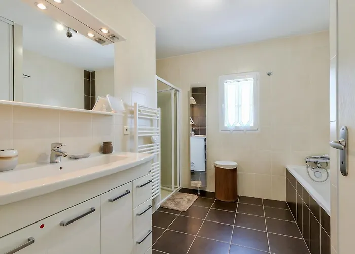 - 6 Personnes, Maison Piscine Le Fenouiller