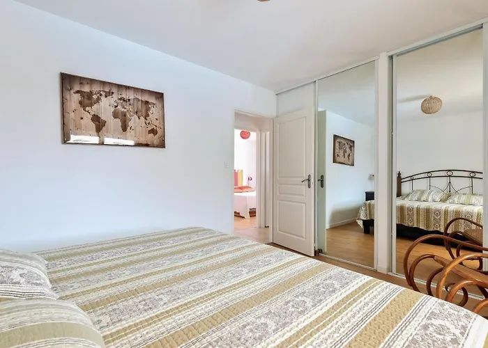 - 6 Personnes, Maison Piscine Hébergement de vacances Le Fenouiller