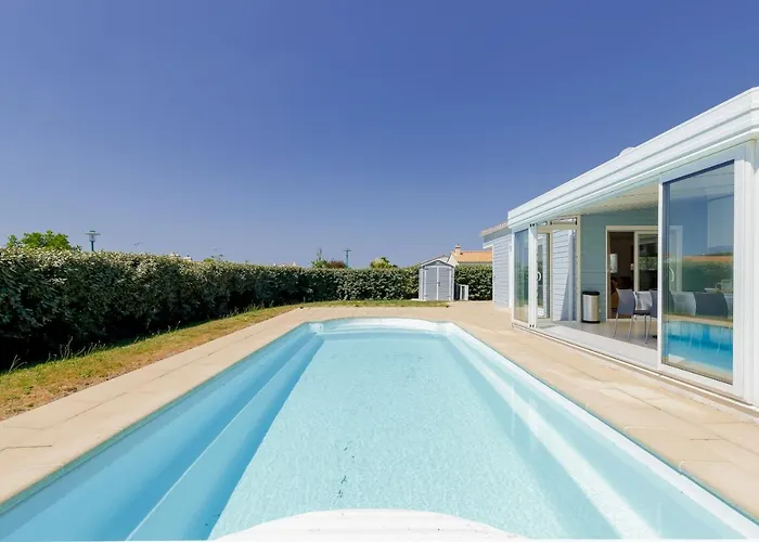 - 6 Personnes, Maison Piscine Hébergement de vacances *